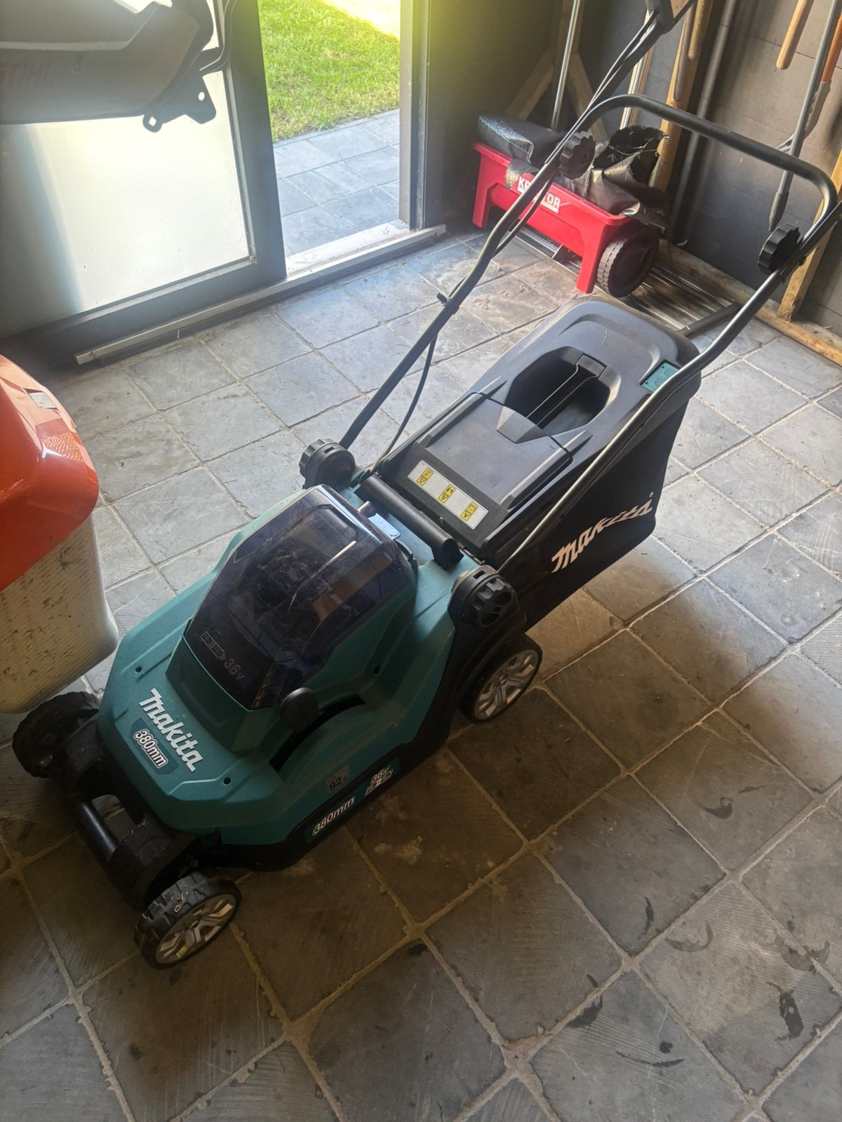 Makita accu grasmaaier, Tuin en Terras, Grasmaaiers, Ophalen, Zo goed als nieuw