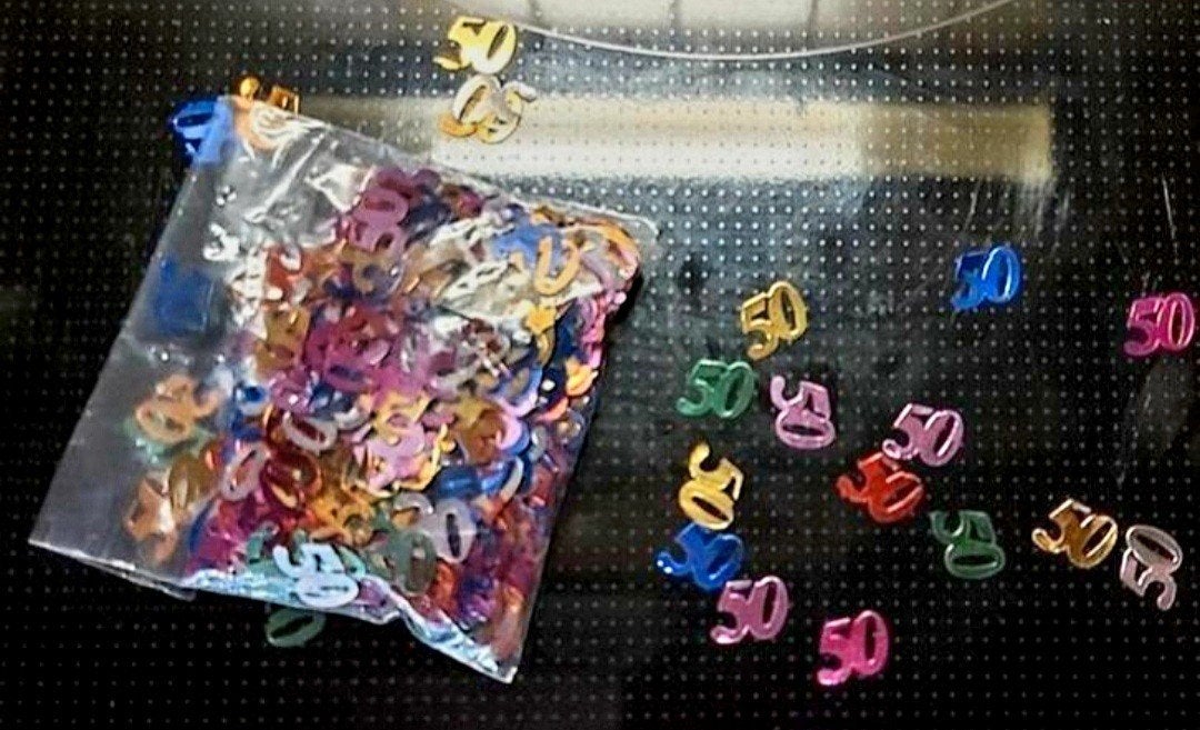 TAFELDECORATIES 50 JAAR NIEUW, Hobby en Vrije tijd, Ophalen of Verzenden, Nieuw, Feestartikel
