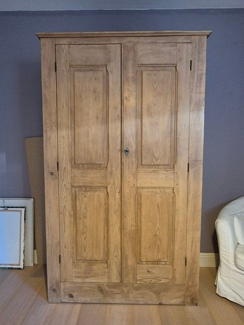 Belle armoire en pin, Huis en Inrichting, Ophalen, 100 tot 150 cm, Zo goed als nieuw, 25 tot 50 cm