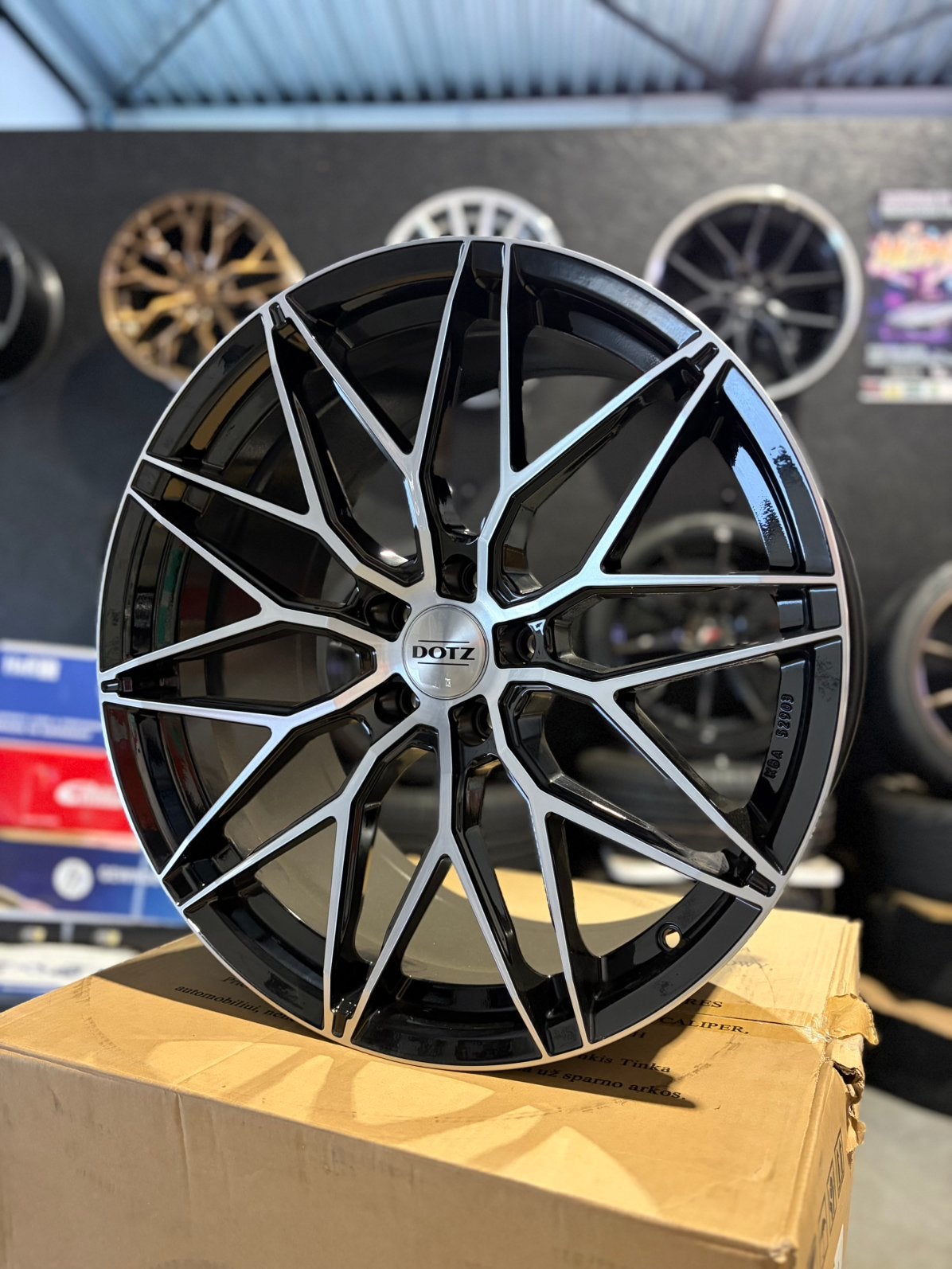 20” dotz suzuka gloss black/polished front, Ophalen