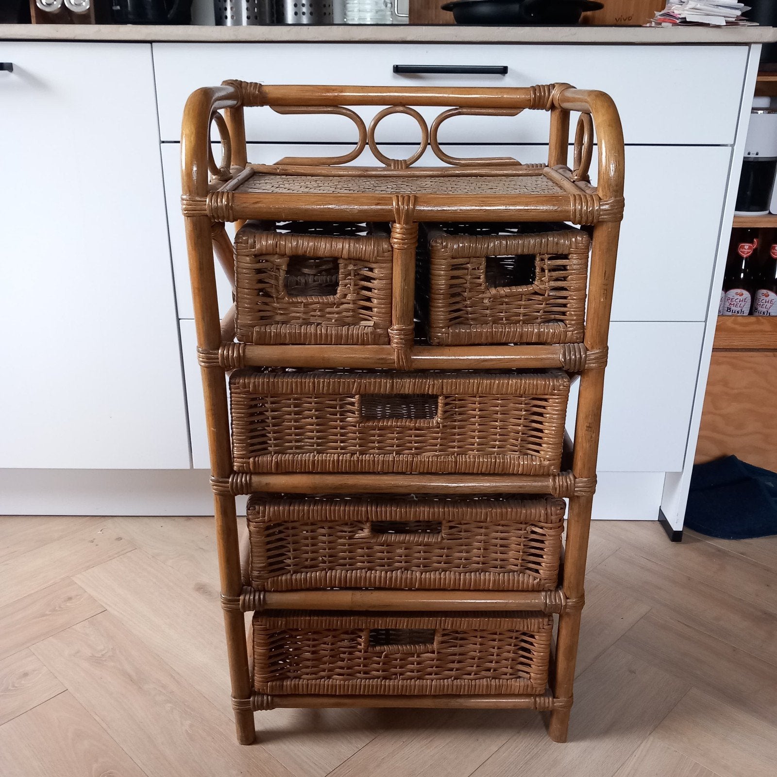 Rotan ladekastje, Enlèvement