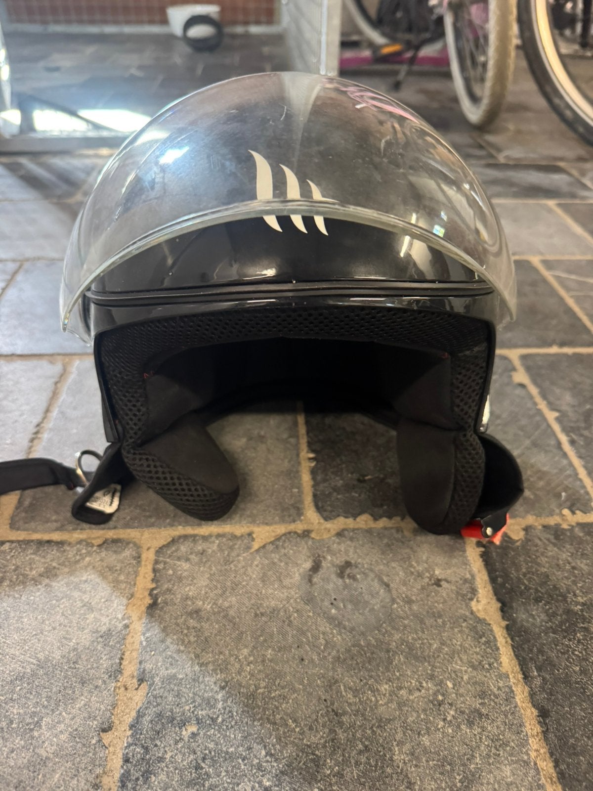 MT Helmets Avenue SV Solid, in glanzend zwart, Fietsen en Brommers, Ophalen