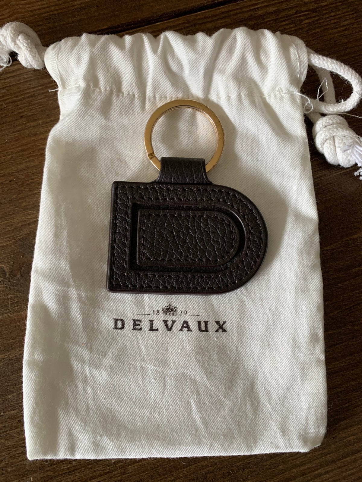 Dinkerbruine delvaux sleutelhanger, Bijoux, Sacs & Beauté, Sacs | Sacs Femme, Enlèvement ou Envoi, Comme neuf