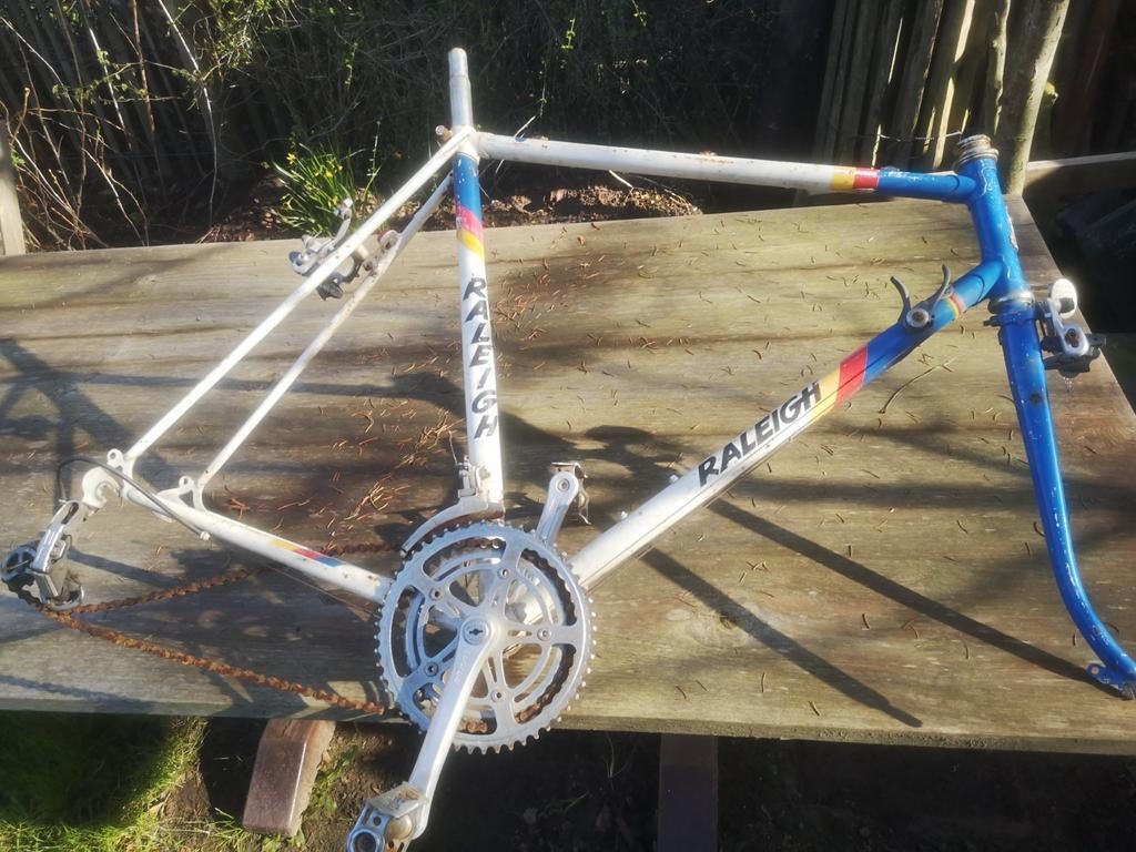 Raleigh aerospace contour, Ophalen, Frame