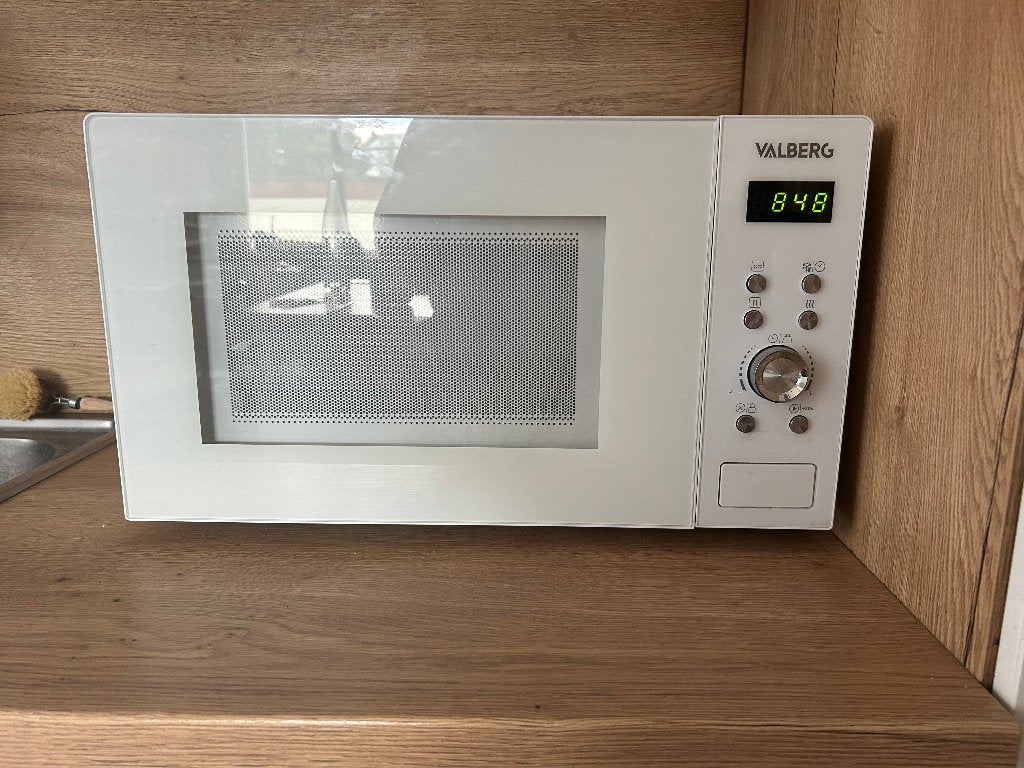 Micro-ondes VALBERG MWO 30 E W 902C – 30 L – Très bon état, Comme neuf, Enlèvement, 45 à 60 cm, À Poser