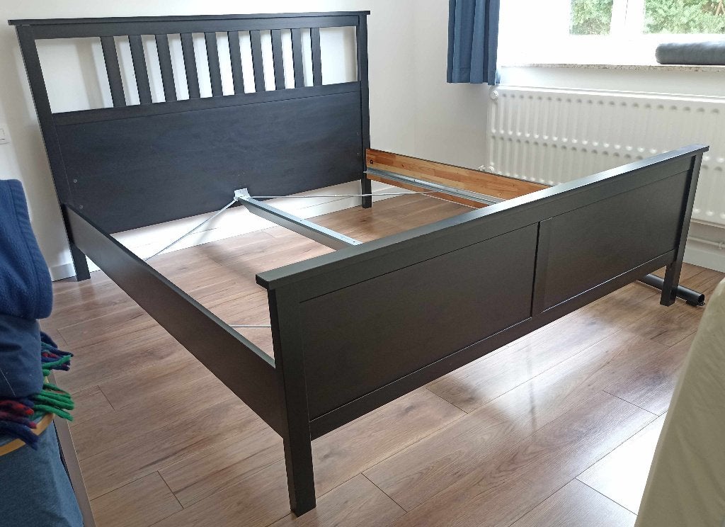Cadre de lit HEMNES 180x200 noir bois massif, Comme neuf, Enlèvement, 180 cm, Bois