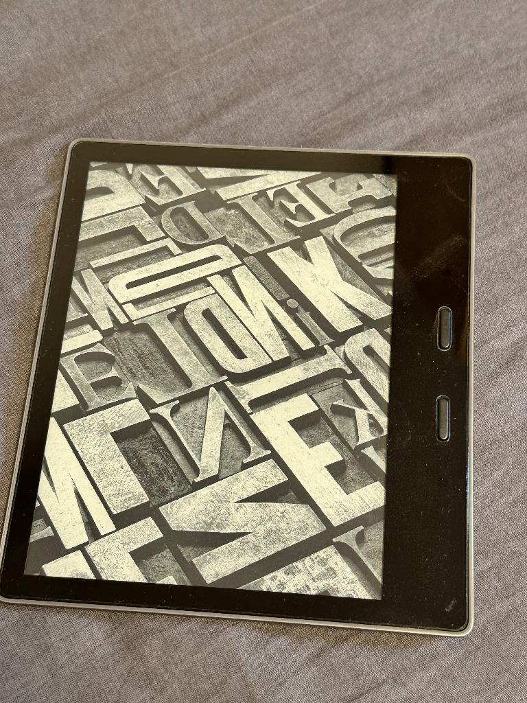 Liseuse Kindle très bon état, Enlèvement, Comme neuf, Divers auteurs