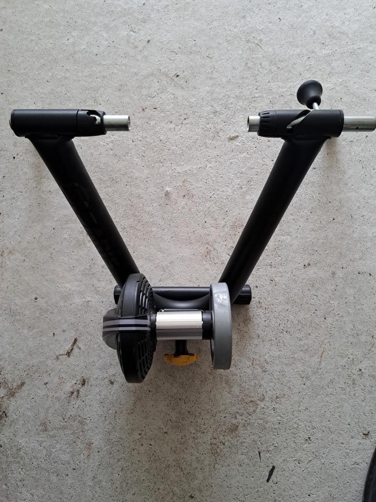 Saris M2 + thru axl met adapters, fiets rollen, Ophalen of Verzenden
