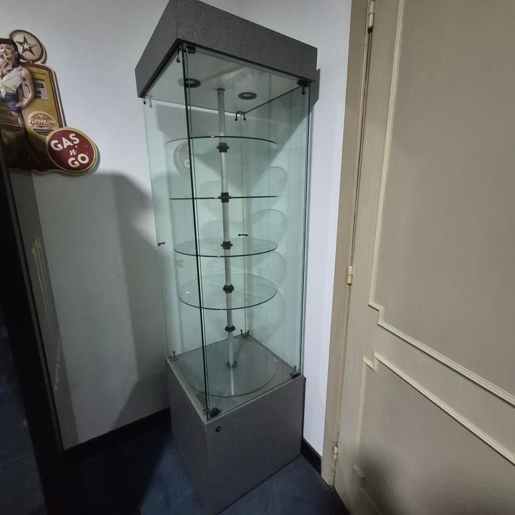 Vitrine en vert lumineuse moteur a réparer, Maison & Meubles, Armoires | Vitrines