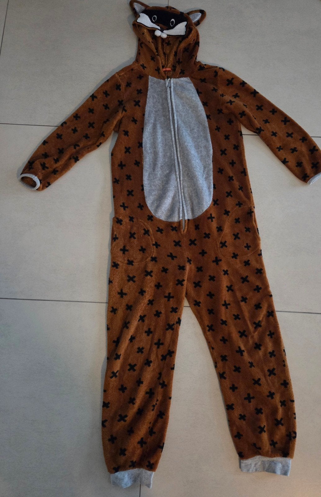 HEMA warme fleece onesie pyjama wasbeer Maat 146-152, Ophalen of Verzenden, Gebruikt, 146 t/m 152, Jongen of Meisje