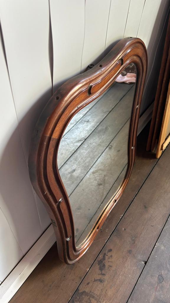 Spiegel met houten rand., Ophalen