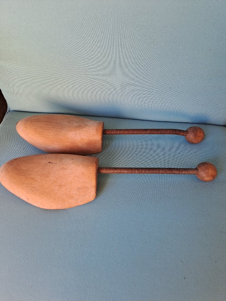 paar oude schoenspanners, Ophalen