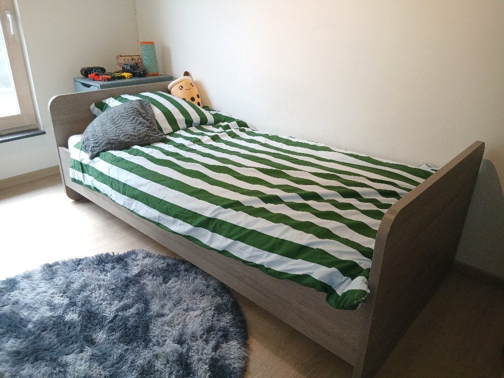 slaapkamer - eenpersoonsbed en hoge kast, Huis en Inrichting, Slaapkamer | Complete slaapkamers, Ophalen, Gebruikt, Eenpersoons