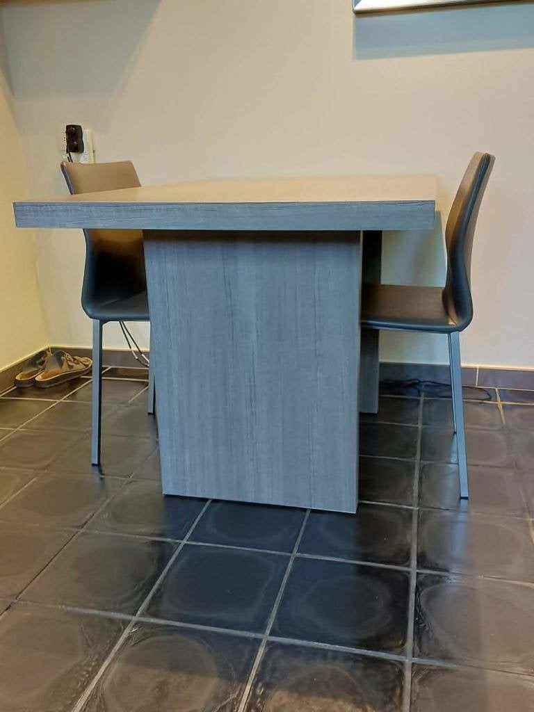 table et deux chaises, 100 à 150 cm, Métal, Comme neuf, Jusqu'à deux personnes
