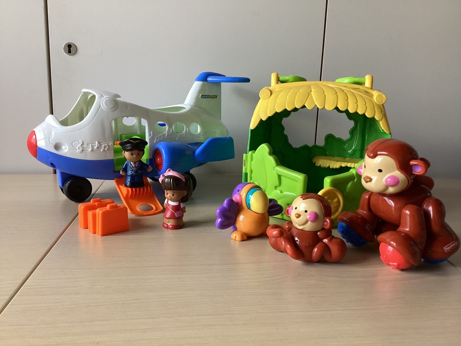 Fisher-Price Little People vliegtuig + apen/jungle speelset, Enfants & Bébés, Jouets | Fisher-Price, Enlèvement ou Envoi, Utilisé