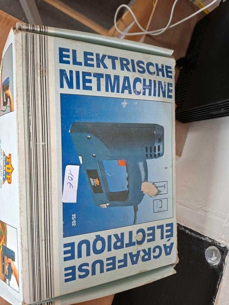 Electrische nietjesmachine, Ophalen, Zo goed als nieuw