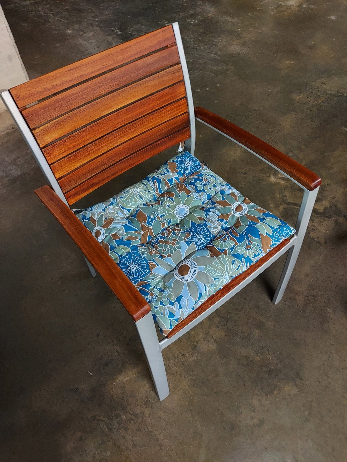 tuinset tafel en 4 stoelen en 4 nieuwe zitkussens  ., Tuin en Terras, Tuinsets en Loungesets, Ophalen, 4 zitplaatsen, Gebruikt