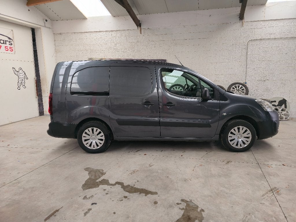Citroen Berlingo L2 - Trekhaak - Navi - Carplay - Camera, Voorwielaandrijving, Stof, Used 1. Bestelwagens met ervaring., 4 cilinders