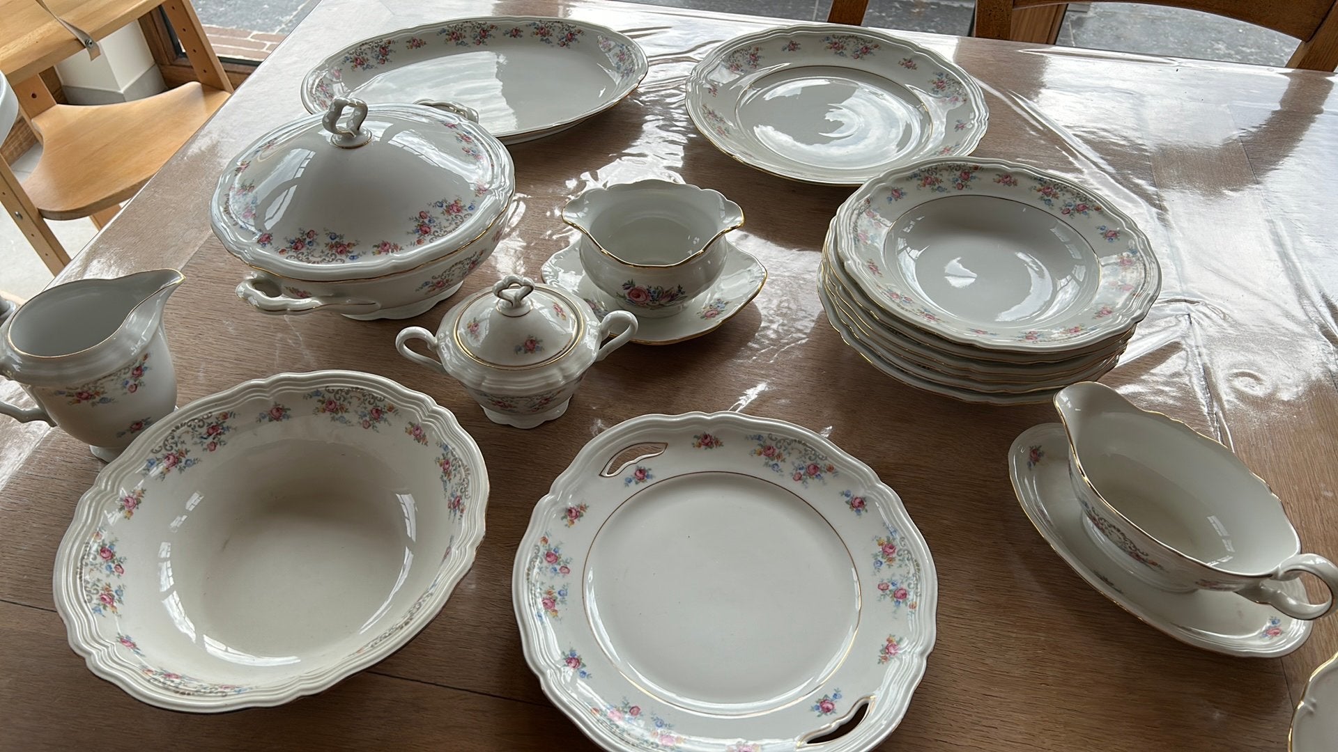 Vintage porseleinen servies Magvam met rozendessin, Antiek en Kunst, Ophalen