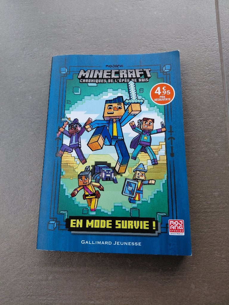 Minecraft-boek „Chronicles of the Wooden Sword” -, Boeken, Jongen of Meisje, Ophalen of Verzenden, Zo goed als nieuw, 5 of 6 jaar