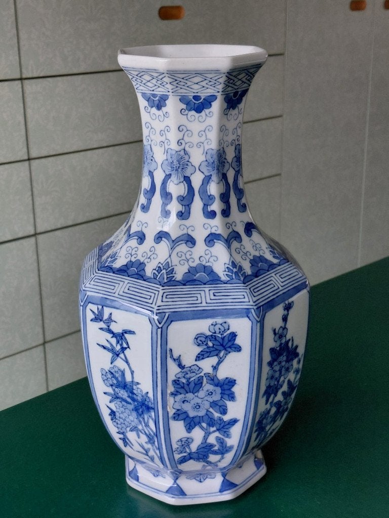 Elegante Chinese vaas in blauw-wit porselein, Ophalen, Overige materialen, Blauw, Zo goed als nieuw