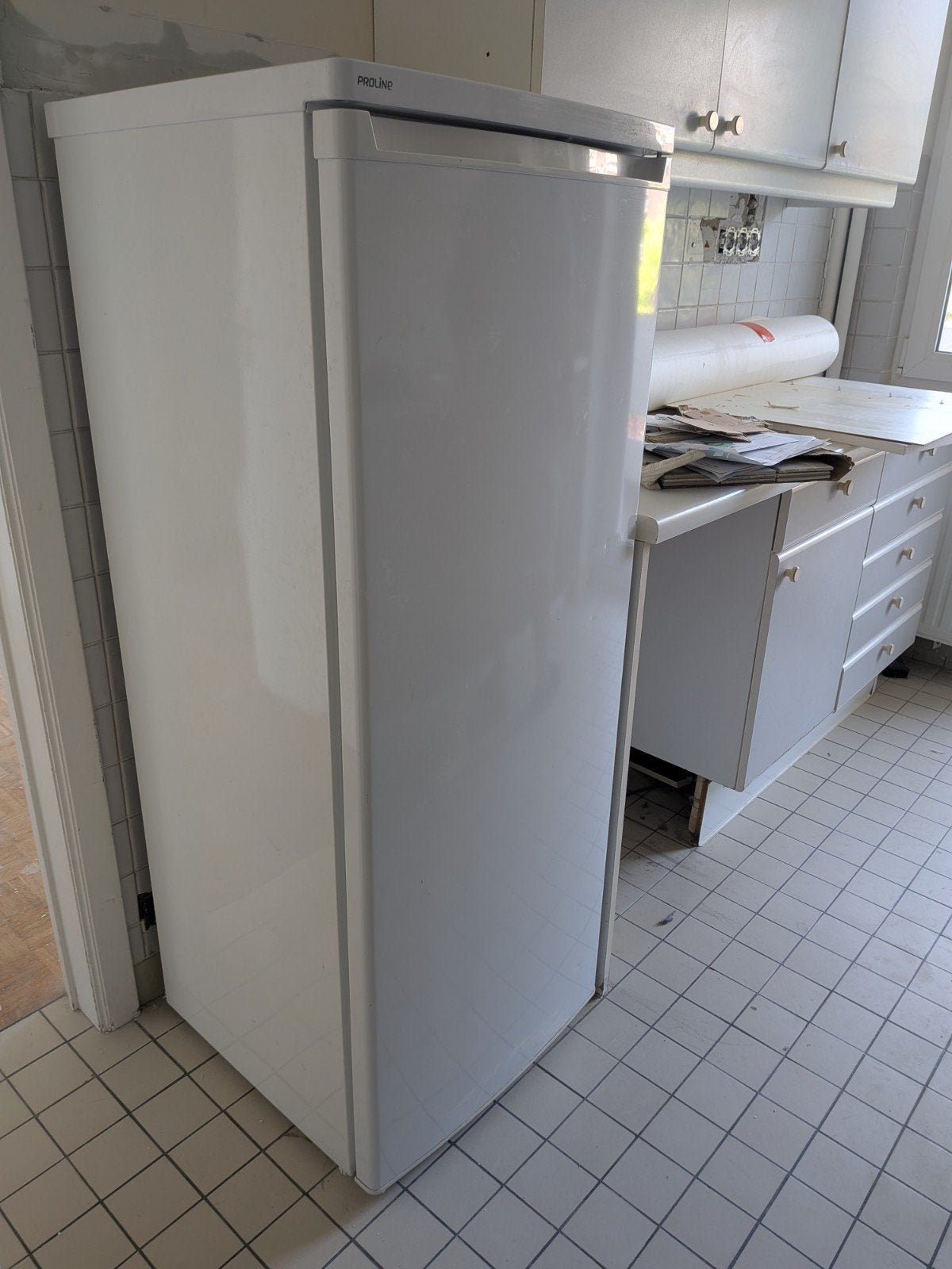 Frigo blanc de marque Proline, Electroménager, Utilisé, 45 à 60 cm, Sans bac à congélation, 140 à 160 cm