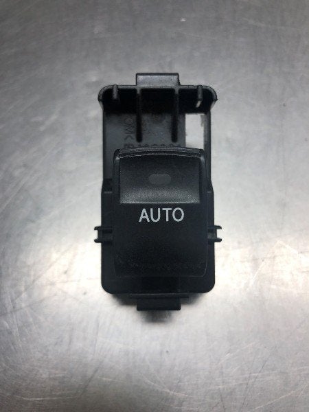 COMMUTATEUR VITRES ELECTRIQUES Toyota iQ (|8012194|), Utilisé, Toyota
