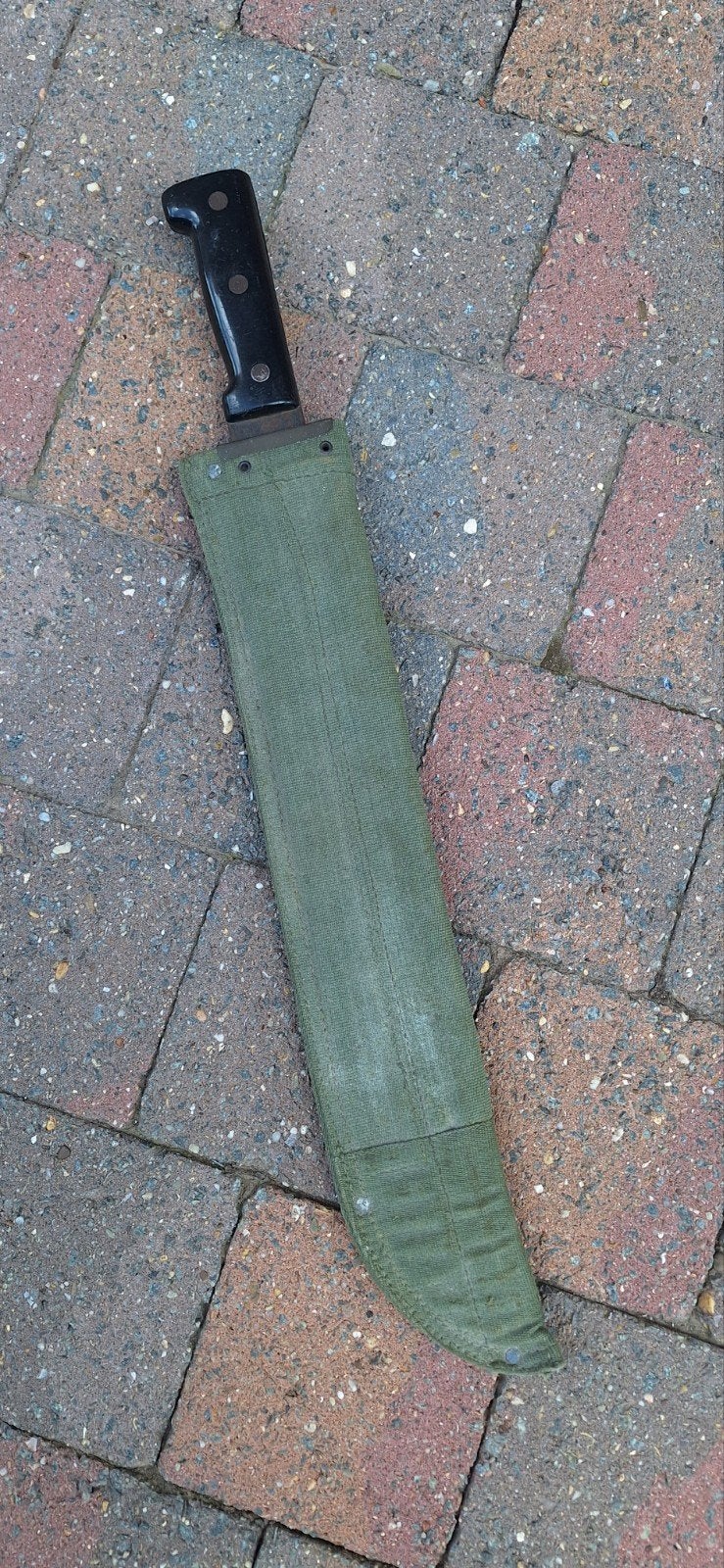 Machette anglaise, Collections, Enlèvement