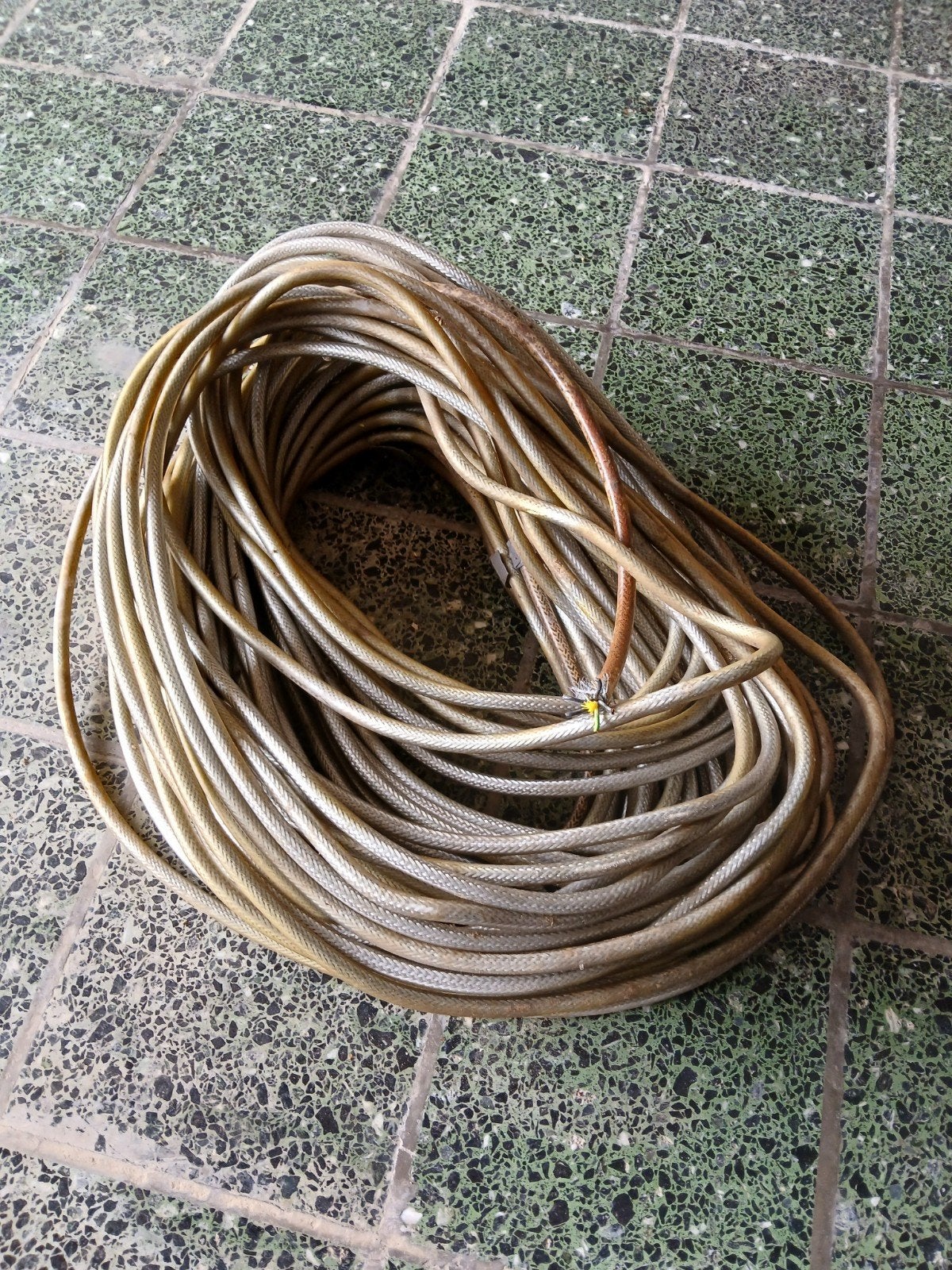 Câble de terre blindé., Enlèvement