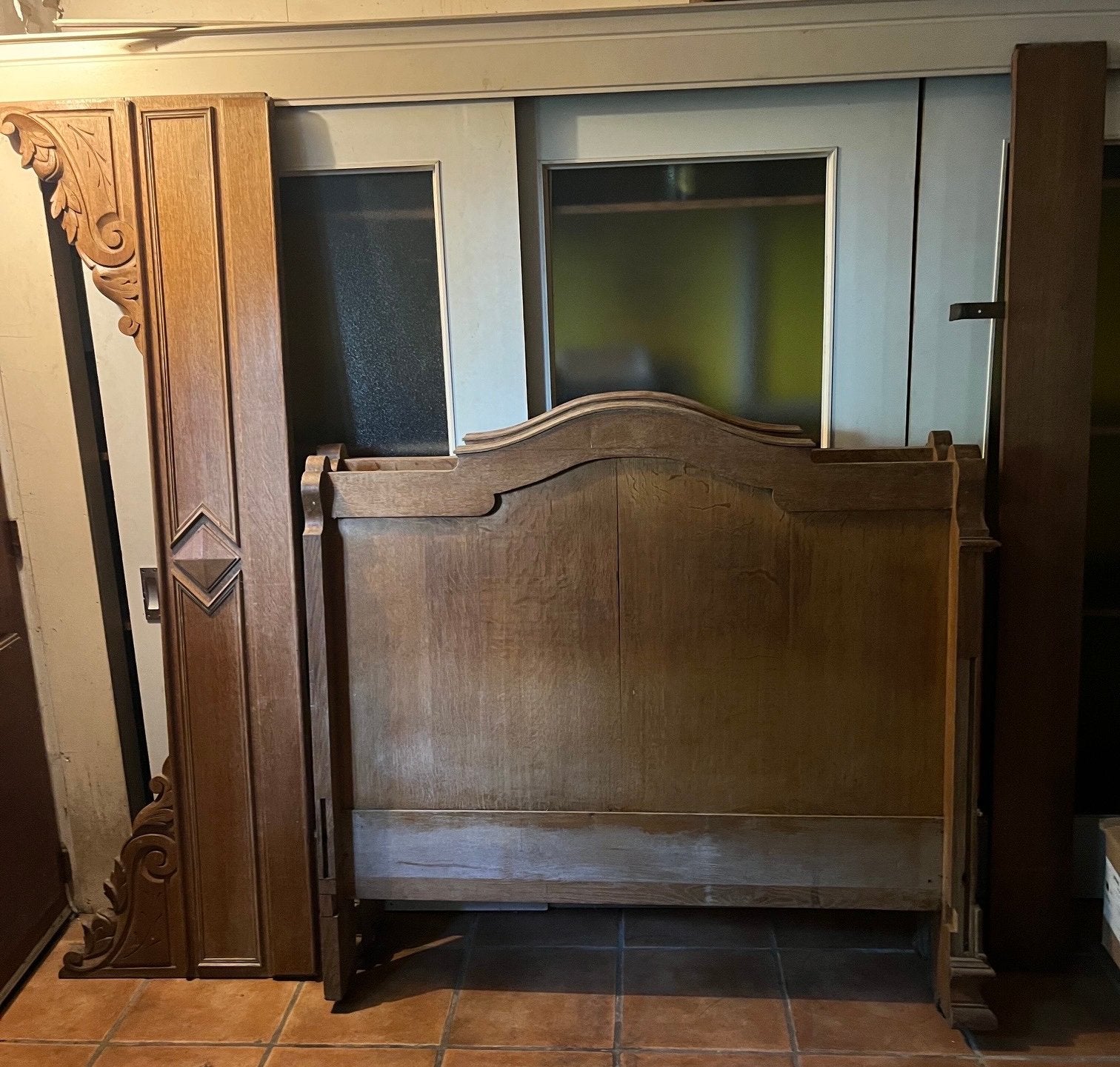 Ancien lit double en bois sculpté -Style classique, Enlèvement