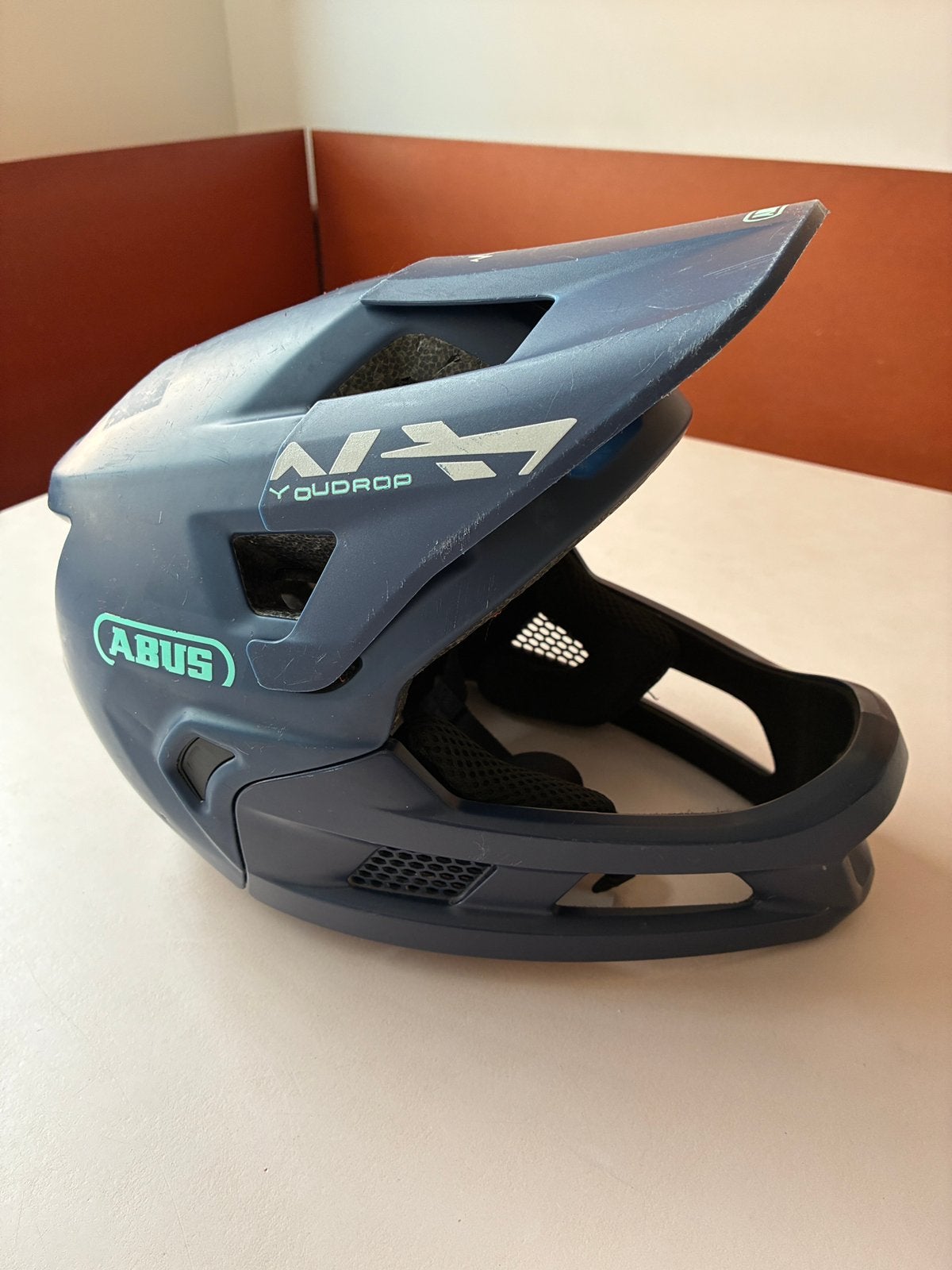 ABUS YOUDROP FF helm, Ophalen, Zo goed als nieuw