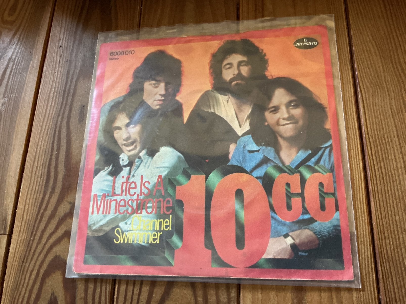 7 pouces 10CC - La vie est un minestrone, Enlèvement ou Envoi, Comme neuf