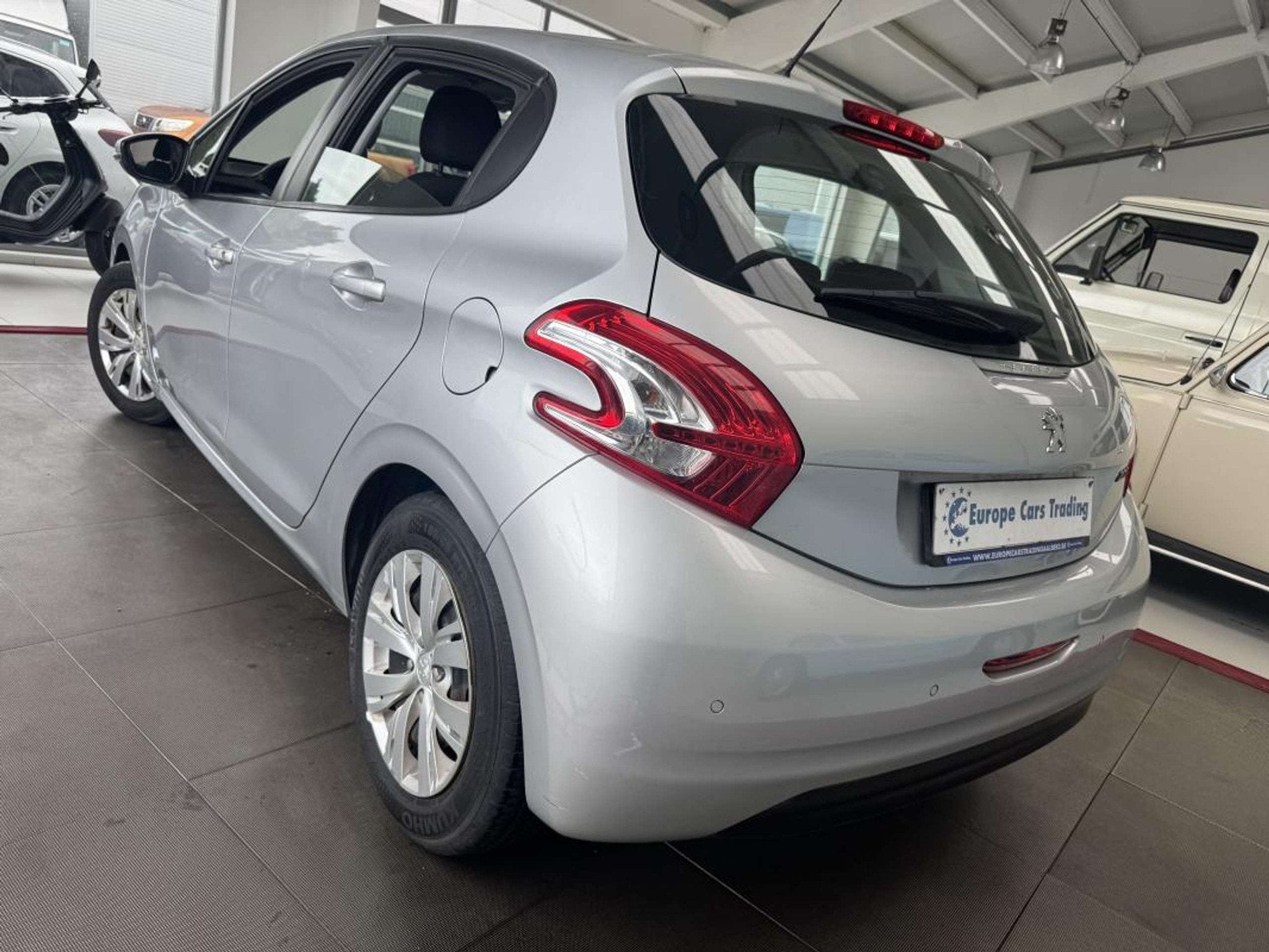 Peugeot 208 81ch DISTRIBUTION OK CLIM GPS GAR 12M (bj 2014), Auto's, Stof, Gebruikt, 1199 cc, https://public.car-pass.be/vhr/af7c2e73-87a8-4e46-a35c-78cfc08f5cb6