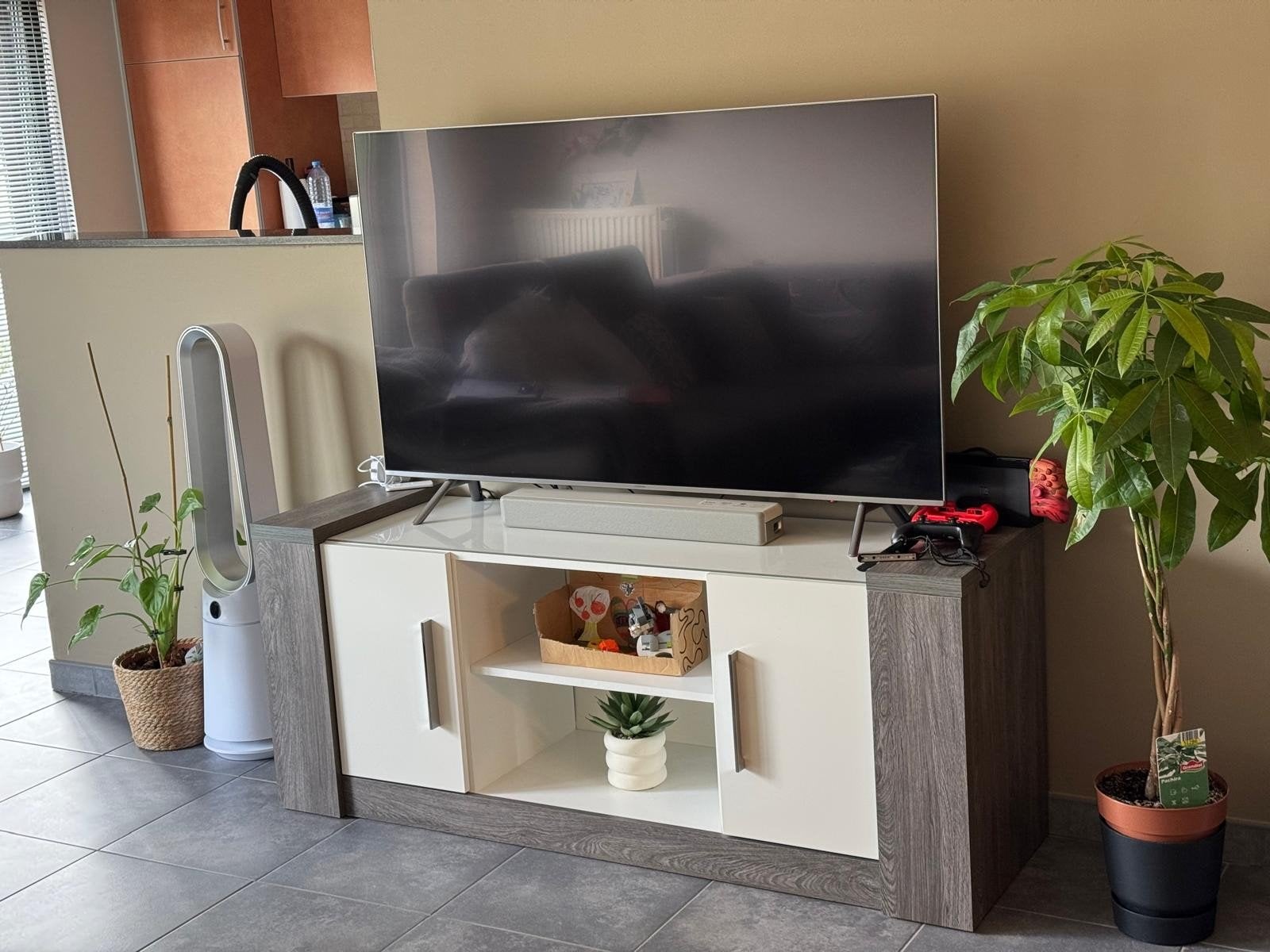 Urgent meuble tv a vendre pour cause de déménagement. VENDU, Enlèvement, Utilisé
