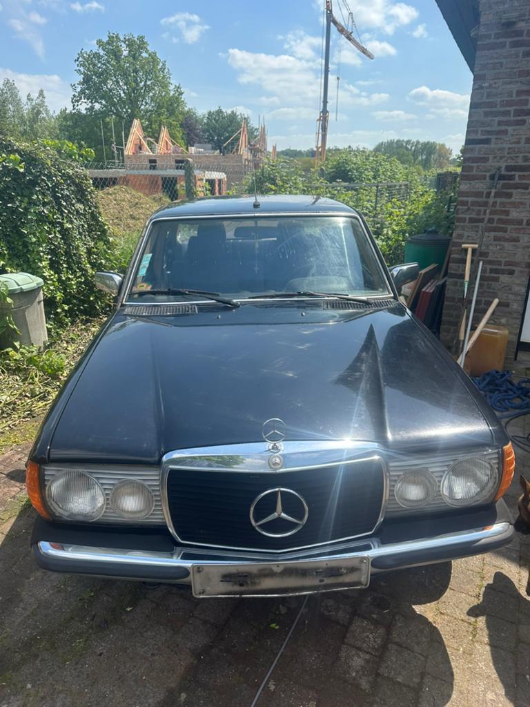 @@@ MERCEDES 240D 1982 @@@, Autos, Mercedes-Benz, Achat, Série 200, 4 portes, Entreprise