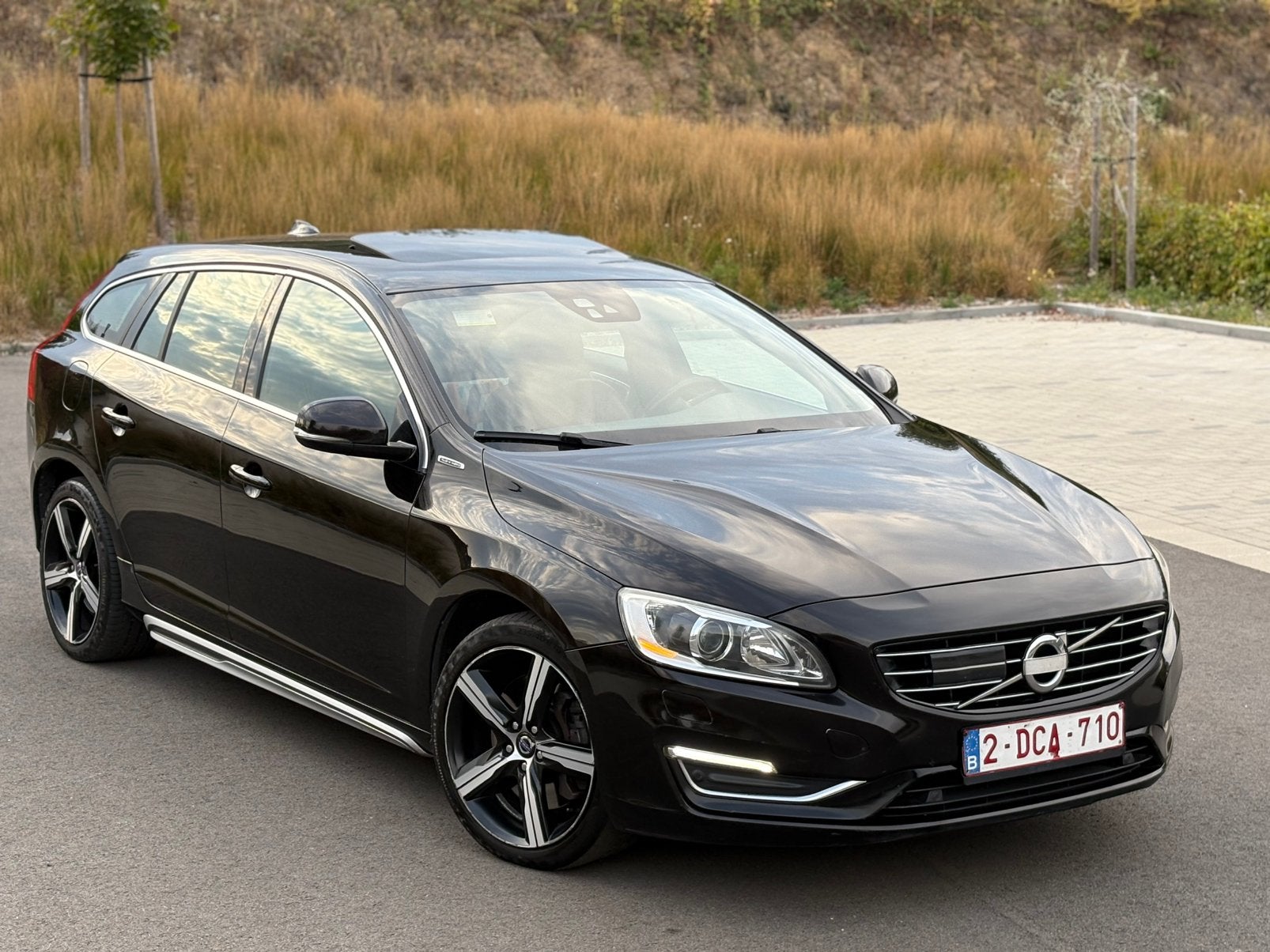 Volvo v60 D6 2.4 plug and hybride full options face lift, Autos, Achat, 2400 cm³, Hybride Électrique/Diesel, 5 portes
