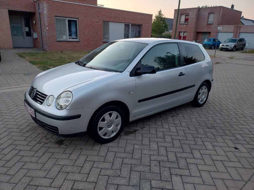 VW Polo 1.4 automaat, Auto's, Volkswagen, Stof, Zwart, 4 cilinders, 5 zetels