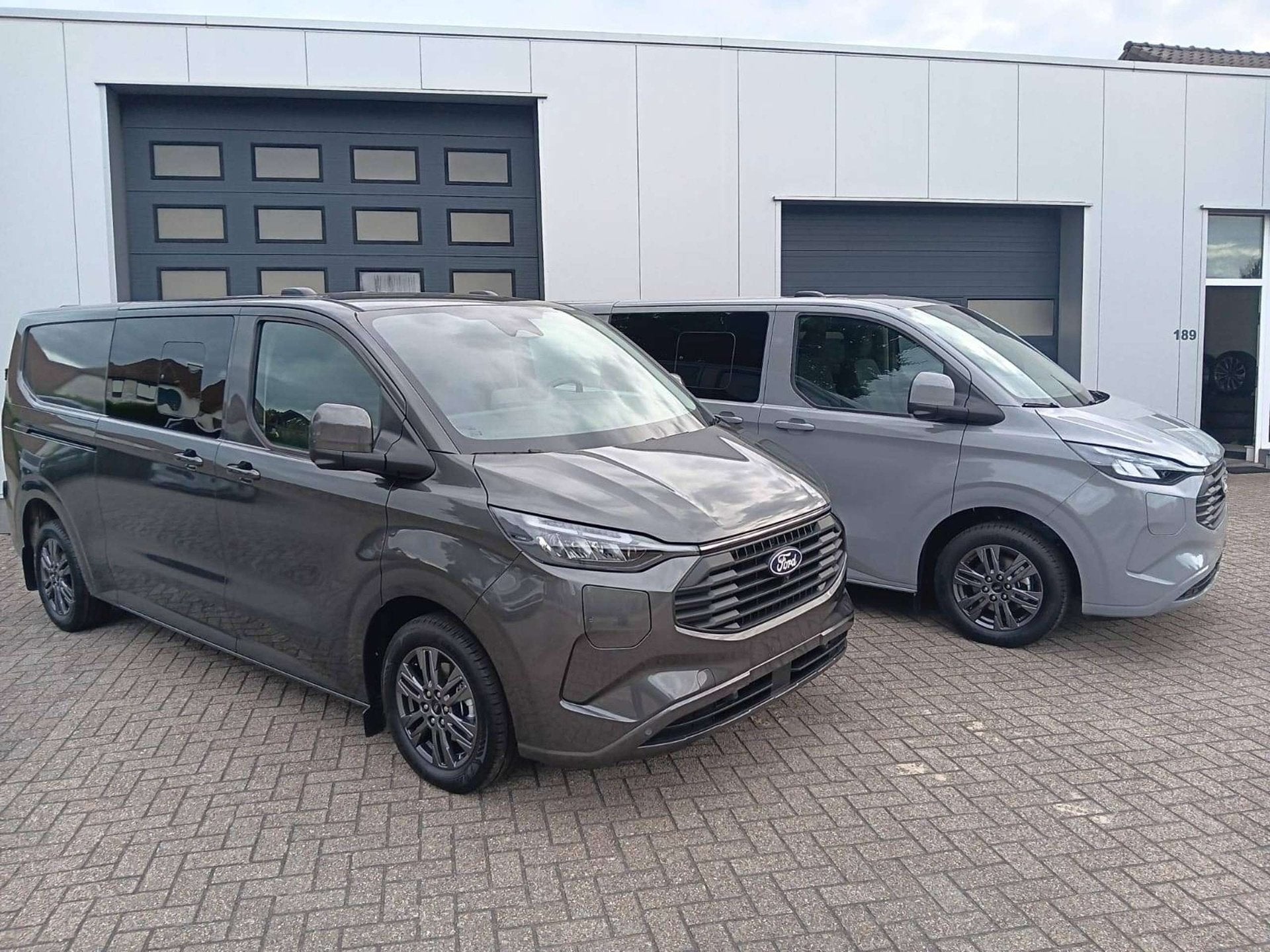 Ford Transit Custom L2 5pl PHEV 232pk Limited 42562 ex BTW 3, Auto's, Stof, Gebruikt, Euro 6, 4 cilinders