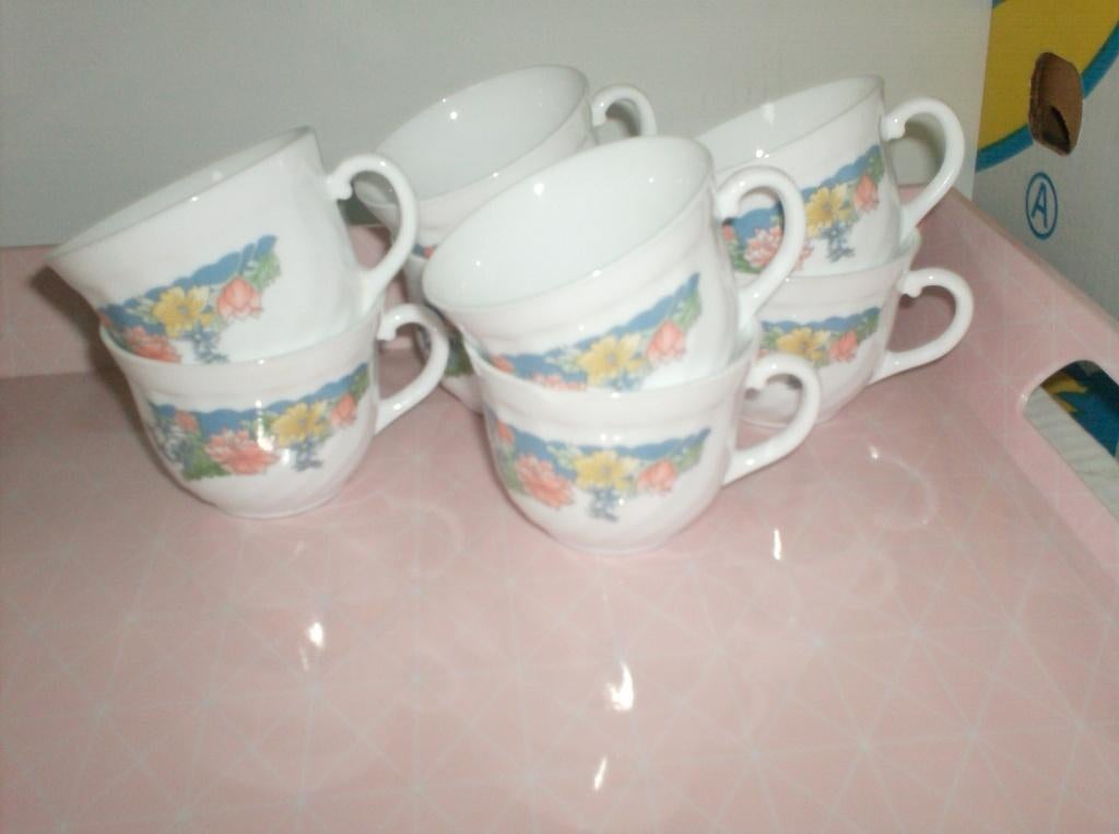 8 mooie kopjes arcopal, Huis en Inrichting, Keuken | Servies, Ophalen of Verzenden, Zo goed als nieuw, Kop(pen) en/of Schotel(s)