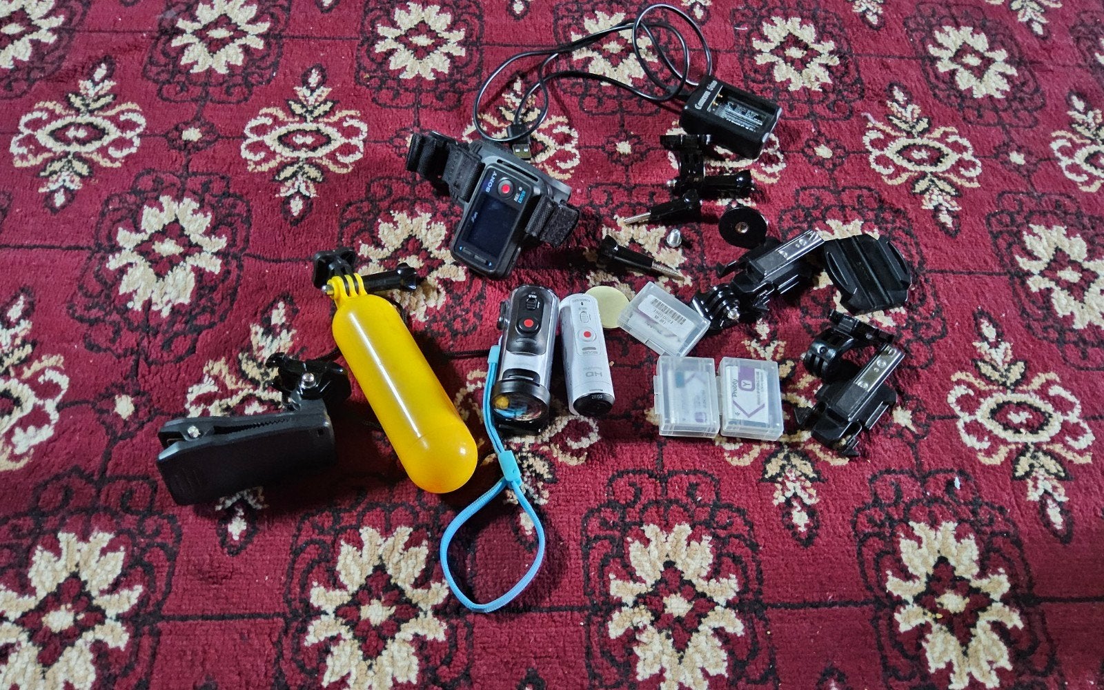Caméra vidéo Sony HDR-AZ1 2x presque neuve avec accessoires, TV, Hi-fi & Vidéo, Caméscopes numériques, Enlèvement ou Envoi