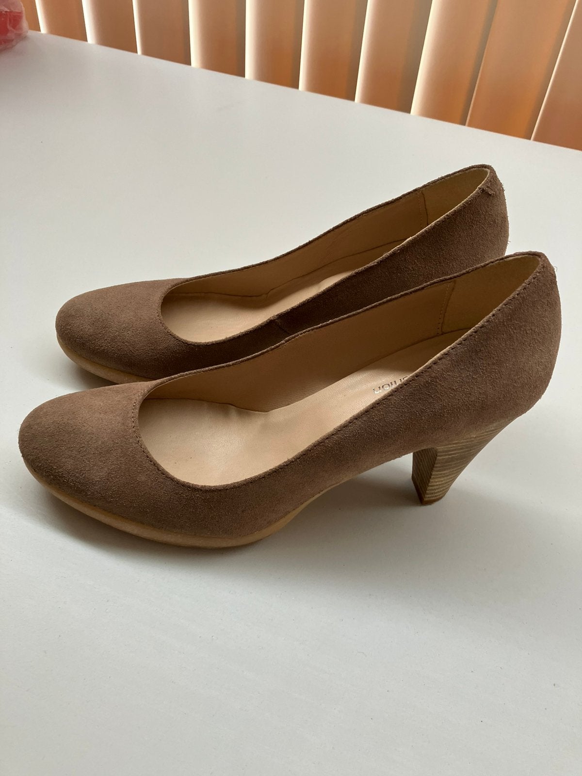 Ken damesschoenen 40, Kleding | Dames, Schoenen, Ophalen of Verzenden, Zo goed als nieuw, Beige