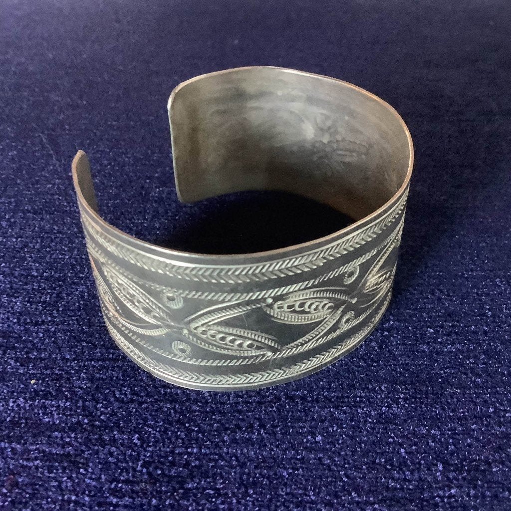 Vintage etnische brede metalen manchetarmband, Handtassen en Accessoires, Ophalen of Verzenden, Gebruikt, Zilver, Staal