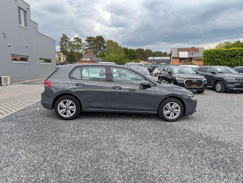 Volkswagen Golf 1.0 TSI Life | CAMERA | AMBIENT | NAVI/CARPL, Stof, Gebruikt, Bedrijf, 5 deurs
