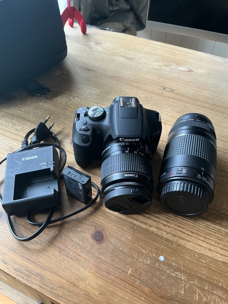 Canon EOS 2000D + 18-55 IS + 75-300 telelens complete set, Audio, Tv en Foto, Fotocamera's Digitaal, Ophalen, Spiegelreflex, Canon