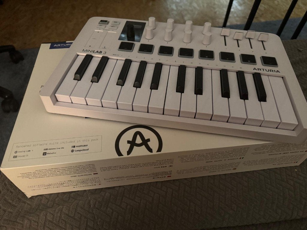 Arturia mini lab 3, Muziek en Instrumenten, Midi-apparatuur, Ophalen, Zo goed als nieuw