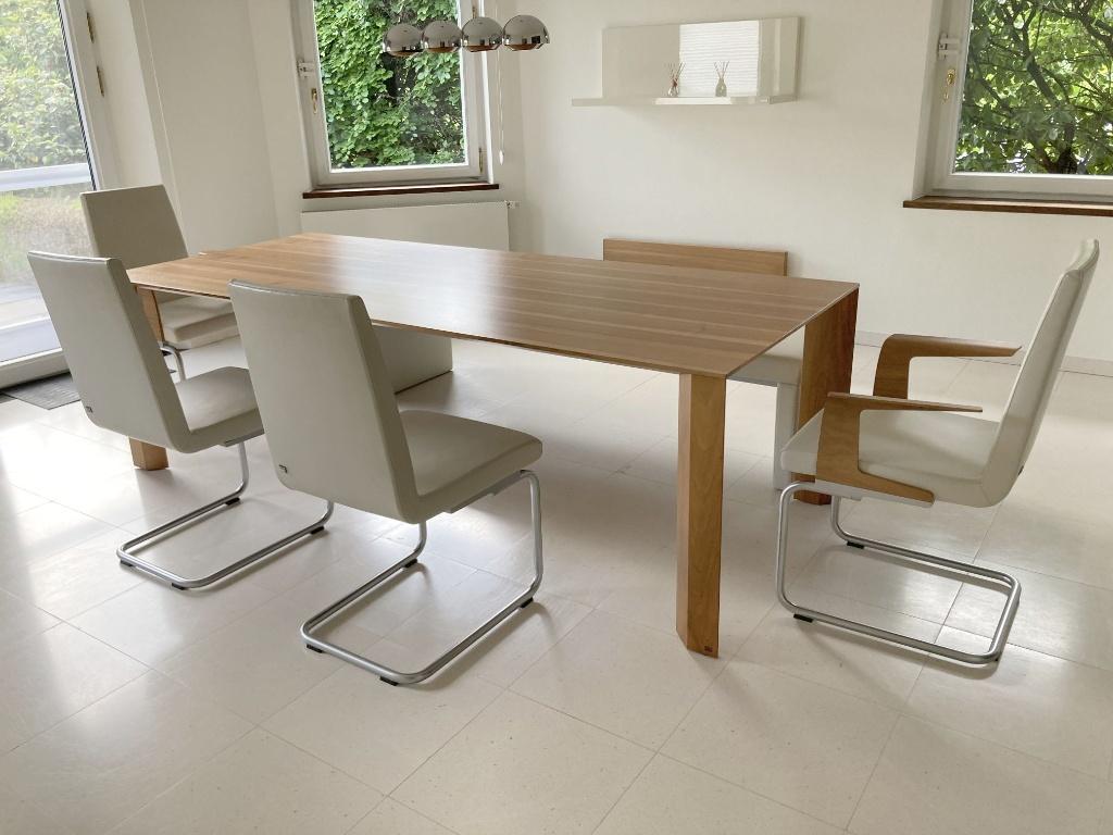 Rolf Benz 957 eettafel Amerikaans noten 2m40 in nieuwstaat, Ophalen, 100 tot 150 cm, 200 cm of meer, Zo goed als nieuw