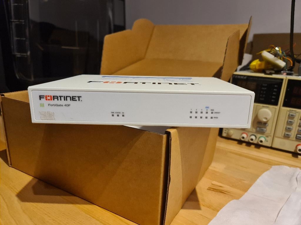 Fortinet FG-40F firewall, Informatique & Logiciels, Commutateurs réseau, Enlèvement ou Envoi, Utilisé