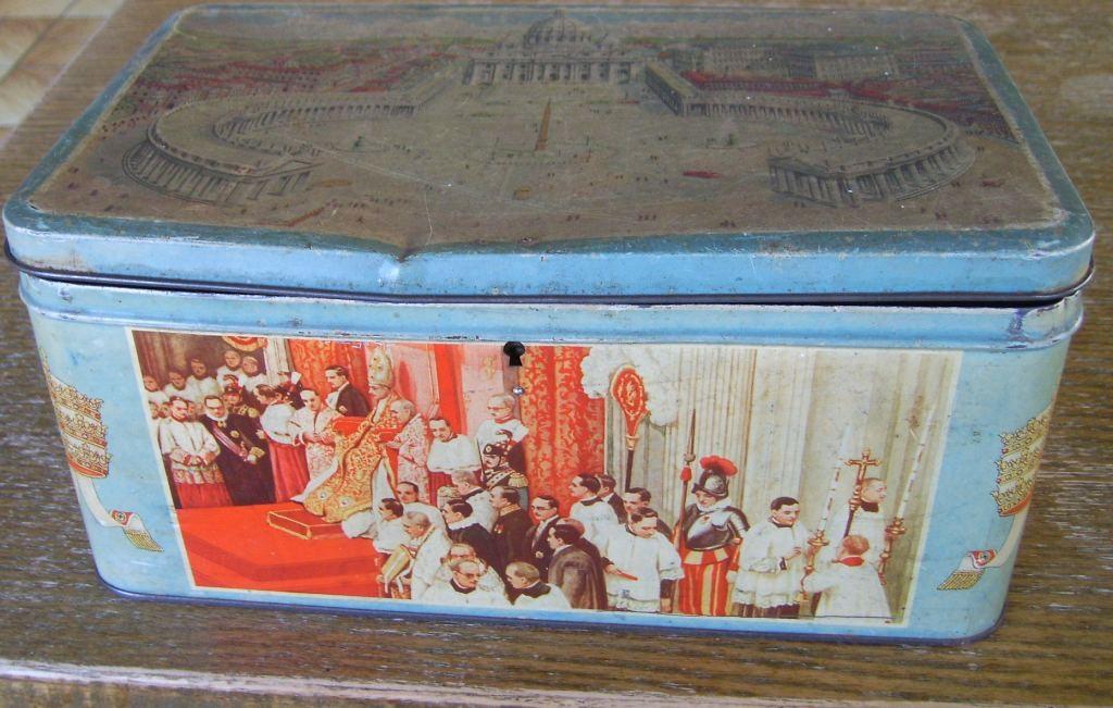 Oude blikken doos met foto Vaticaanstad, Enlèvement ou Envoi, Utilisé