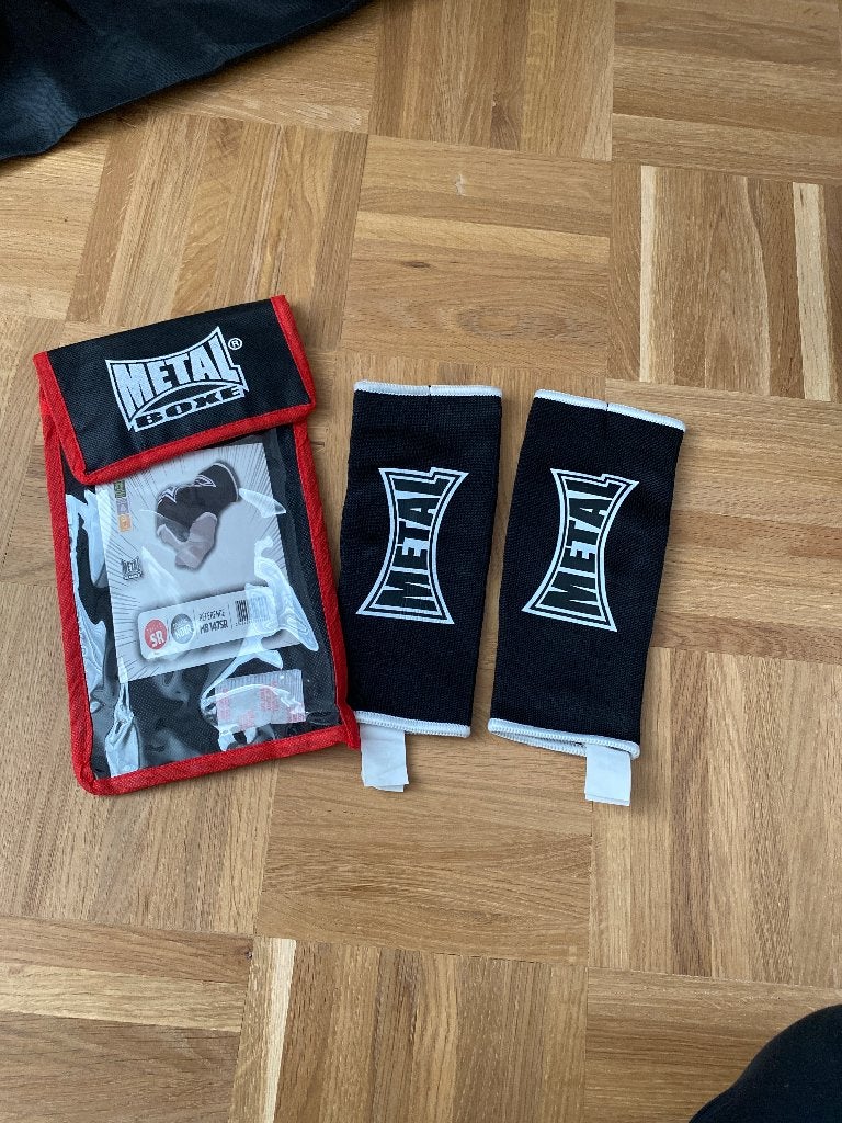 Sous gants de boxe, Enlèvement, Comme neuf, Gants de boxe