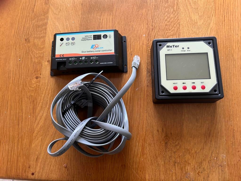 Contrôleur de panneau solaire Duo avec compteur à induction, Enlèvement ou Envoi, Comme neuf